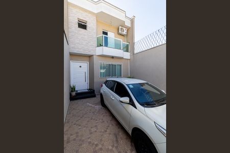 Casa à venda com 120m², 3 quartos e 2 vagas Casa à venda com 120m², 3 quartos e 2 vagasGaragem