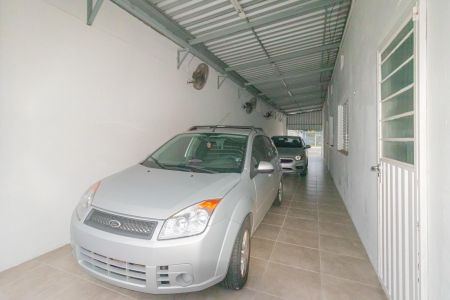 Garagem de casa à venda com 3 quartos, 300m² em Niterói, Canoas