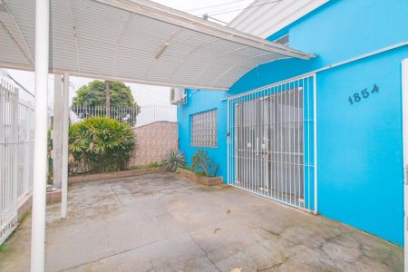 Casa à venda com 300m², 3 quartos e 3 vagas Casa à venda com 300m², 3 quartos e 3 vagasÁrea externa