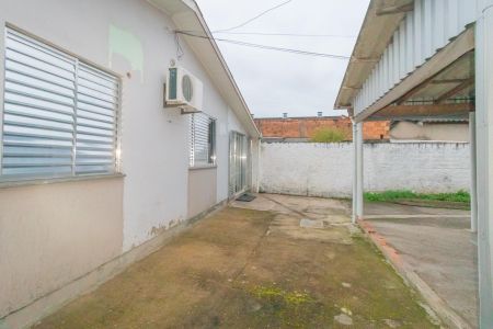 Casa à venda com 300m², 3 quartos e 3 vagas Casa à venda com 300m², 3 quartos e 3 vagasÁrea externa