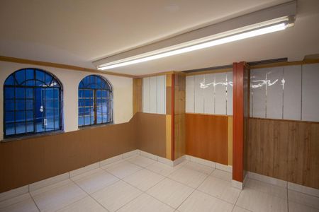 Casa à venda com 700m², 6 quartos e 4 vagas Casa à venda com 700m², 6 quartos e 4 vagasQuarto de Serviço