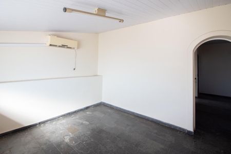 Casa à venda com 700m², 6 quartos e 4 vagas Casa à venda com 700m², 6 quartos e 4 vagasQuarto 2