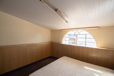 Casa à venda com 700m², 6 quartos e 4 vagas Casa à venda com 700m², 6 quartos e 4 vagasQuarto 1