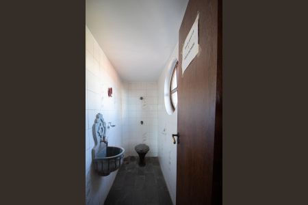 Casa à venda com 700m², 6 quartos e 4 vagas Casa à venda com 700m², 6 quartos e 4 vagasLavabo 3