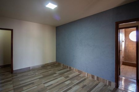 Casa à venda com 700m², 6 quartos e 4 vagas Casa à venda com 700m², 6 quartos e 4 vagasSala 4