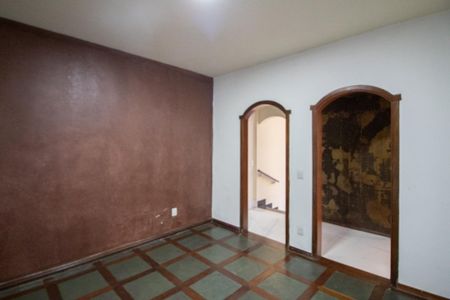 Casa à venda com 700m², 6 quartos e 4 vagas Casa à venda com 700m², 6 quartos e 4 vagasEscritório