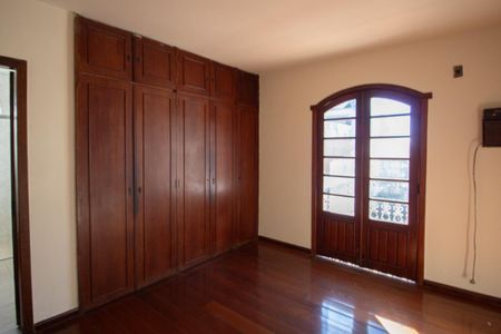 Casa à venda com 700m², 6 quartos e 4 vagas Casa à venda com 700m², 6 quartos e 4 vagasSuíte 3
