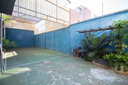 Casa à venda com 700m², 6 quartos e 4 vagas Casa à venda com 700m², 6 quartos e 4 vagasQuadra