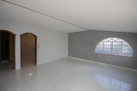 Casa à venda com 700m², 6 quartos e 4 vagas Casa à venda com 700m², 6 quartos e 4 vagasSala de Jantar