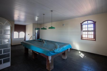 Casa à venda com 700m², 6 quartos e 4 vagas Casa à venda com 700m², 6 quartos e 4 vagasSala de Jogos