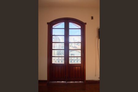 Casa à venda com 700m², 6 quartos e 4 vagas Casa à venda com 700m², 6 quartos e 4 vagasSuíte 4 - Sacada