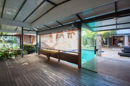 Casa à venda com 700m², 6 quartos e 4 vagas Casa à venda com 700m², 6 quartos e 4 vagasOutros