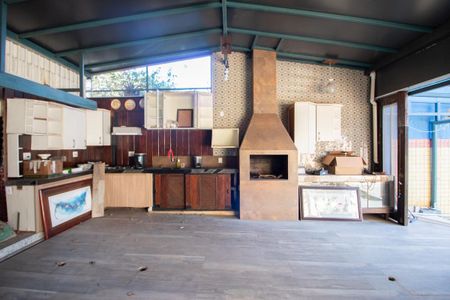 Casa à venda com 700m², 6 quartos e 4 vagas Casa à venda com 700m², 6 quartos e 4 vagasEspaço Gourmet