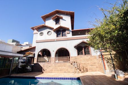 Fachada de casa à venda com 6 quartos, 700m² em Ouro Preto, Belo Horizonte