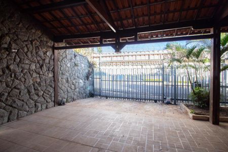 Casa à venda com 700m², 6 quartos e 4 vagas Casa à venda com 700m², 6 quartos e 4 vagasGaragem 1