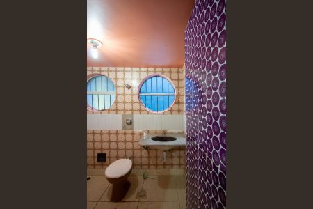 Casa à venda com 700m², 6 quartos e 4 vagas Casa à venda com 700m², 6 quartos e 4 vagasBanheiro de Serviço