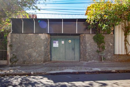 Casa à venda com 700m², 6 quartos e 4 vagas Casa à venda com 700m², 6 quartos e 4 vagasFachada