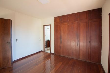 Casa à venda com 700m², 6 quartos e 4 vagas Casa à venda com 700m², 6 quartos e 4 vagasSuíte 3