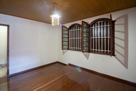 Casa à venda com 700m², 6 quartos e 4 vagas Casa à venda com 700m², 6 quartos e 4 vagasSuíte 1