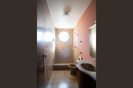Casa à venda com 700m², 6 quartos e 4 vagas Casa à venda com 700m², 6 quartos e 4 vagasBanheiro da Suíte 2