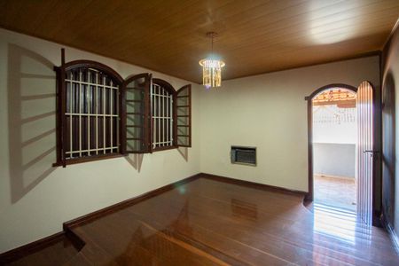 Casa à venda com 700m², 6 quartos e 4 vagas Casa à venda com 700m², 6 quartos e 4 vagasSuíte 1