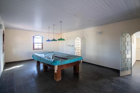 Casa à venda com 700m², 6 quartos e 4 vagas Casa à venda com 700m², 6 quartos e 4 vagasSala de Jogos