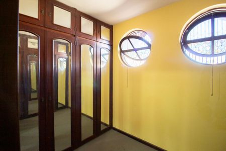 Casa à venda com 700m², 6 quartos e 4 vagas Casa à venda com 700m², 6 quartos e 4 vagasCloset da suíte 1