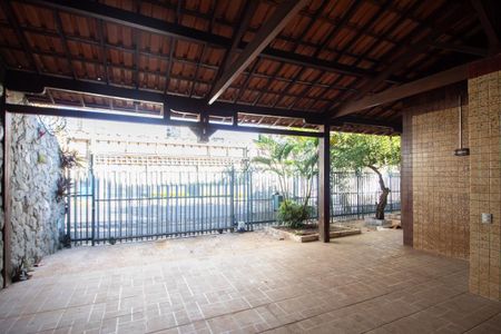 Casa à venda com 700m², 6 quartos e 4 vagas Casa à venda com 700m², 6 quartos e 4 vagasGaragem 1
