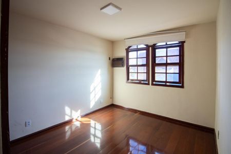 Casa à venda com 700m², 6 quartos e 4 vagas Casa à venda com 700m², 6 quartos e 4 vagasSuíte 2