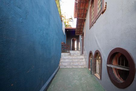 Casa à venda com 700m², 6 quartos e 4 vagas Casa à venda com 700m², 6 quartos e 4 vagasCorredor Lateral