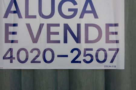 Casa à venda com 700m², 6 quartos e 4 vagas Casa à venda com 700m², 6 quartos e 4 vagasPlaquinha Instalada