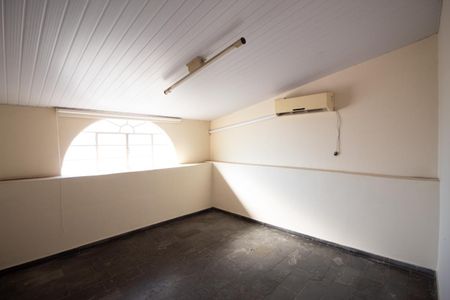 Casa à venda com 700m², 6 quartos e 4 vagas Casa à venda com 700m², 6 quartos e 4 vagasQuarto 2