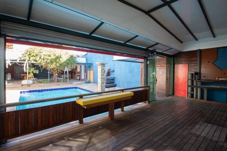 Casa à venda com 700m², 6 quartos e 4 vagas Casa à venda com 700m², 6 quartos e 4 vagasOutros