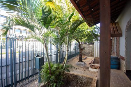 Casa à venda com 700m², 6 quartos e 4 vagas Casa à venda com 700m², 6 quartos e 4 vagasJardim