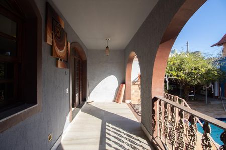 Casa à venda com 700m², 6 quartos e 4 vagas Casa à venda com 700m², 6 quartos e 4 vagasVaranda da Sala 1