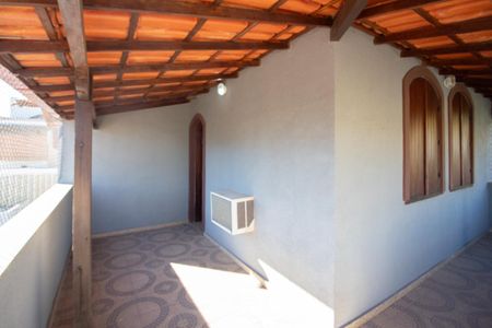 Casa à venda com 700m², 6 quartos e 4 vagas Casa à venda com 700m², 6 quartos e 4 vagasVaranda da Suíte 1