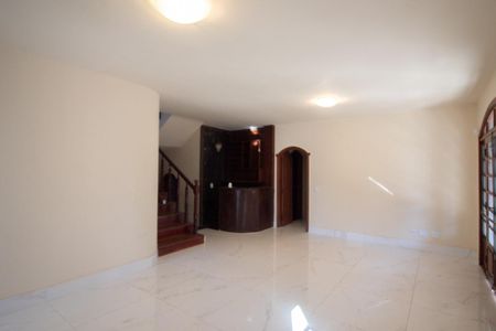 Casa à venda com 700m², 6 quartos e 4 vagas Casa à venda com 700m², 6 quartos e 4 vagasSala 1