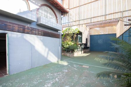 Casa à venda com 700m², 6 quartos e 4 vagas Casa à venda com 700m², 6 quartos e 4 vagasQuadra