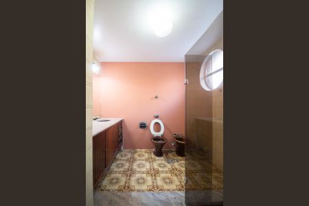 Casa à venda com 700m², 6 quartos e 4 vagas Casa à venda com 700m², 6 quartos e 4 vagasBanheiro da Suíte 1