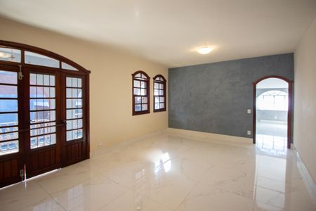 Casa à venda com 700m², 6 quartos e 4 vagas Casa à venda com 700m², 6 quartos e 4 vagasSala 1