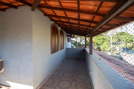 Casa à venda com 700m², 6 quartos e 4 vagas Casa à venda com 700m², 6 quartos e 4 vagasVaranda da Suíte 1