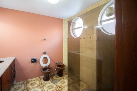 Casa à venda com 700m², 6 quartos e 4 vagas Casa à venda com 700m², 6 quartos e 4 vagasBanheiro da Suíte 1