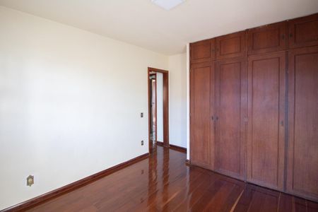 Casa à venda com 700m², 6 quartos e 4 vagas Casa à venda com 700m², 6 quartos e 4 vagasSuíte 2