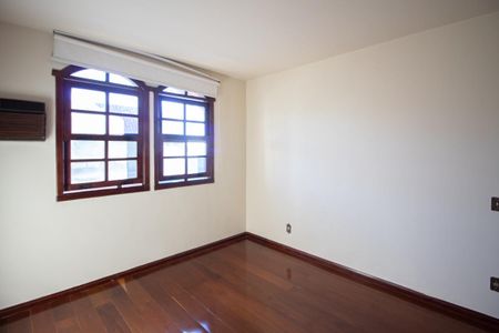 Casa à venda com 700m², 6 quartos e 4 vagas Casa à venda com 700m², 6 quartos e 4 vagasSuíte 2