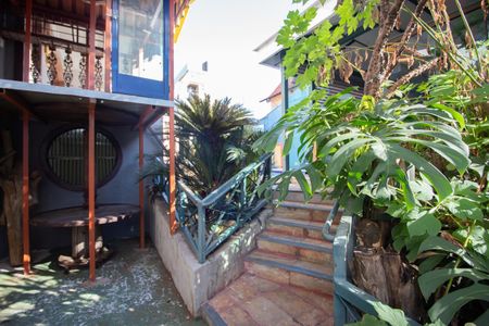 Quintal de casa à venda com 6 quartos, 700m² em Ouro Preto, Belo Horizonte