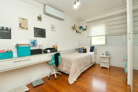 Casa de condomínio à venda com 360m², 4 quartos e 6 vagas