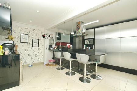 Casa de Condomínio à venda com 4 quartos, 360m² em Horto Florestal, São Paulo