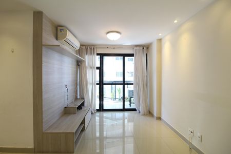 Sala de apartamento para alugar com 2 quartos, 80m² em Barra Olímpica, Rio de Janeiro