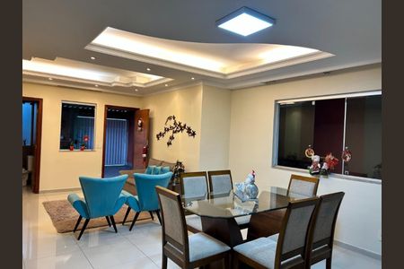 Casa à venda com 3 quartos, 150m² em Cabral, Contagem