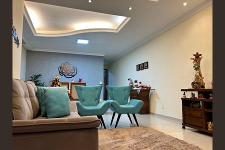 Casa à venda com 3 quartos, 150m² em Cabral, Contagem